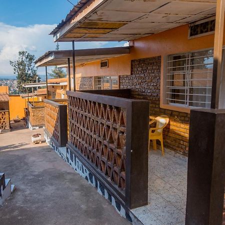 Auberge La Caverne Кигали Екстериор снимка
