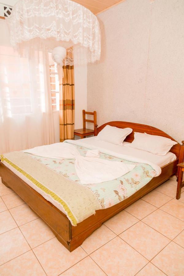 Auberge La Caverne Кигали Екстериор снимка