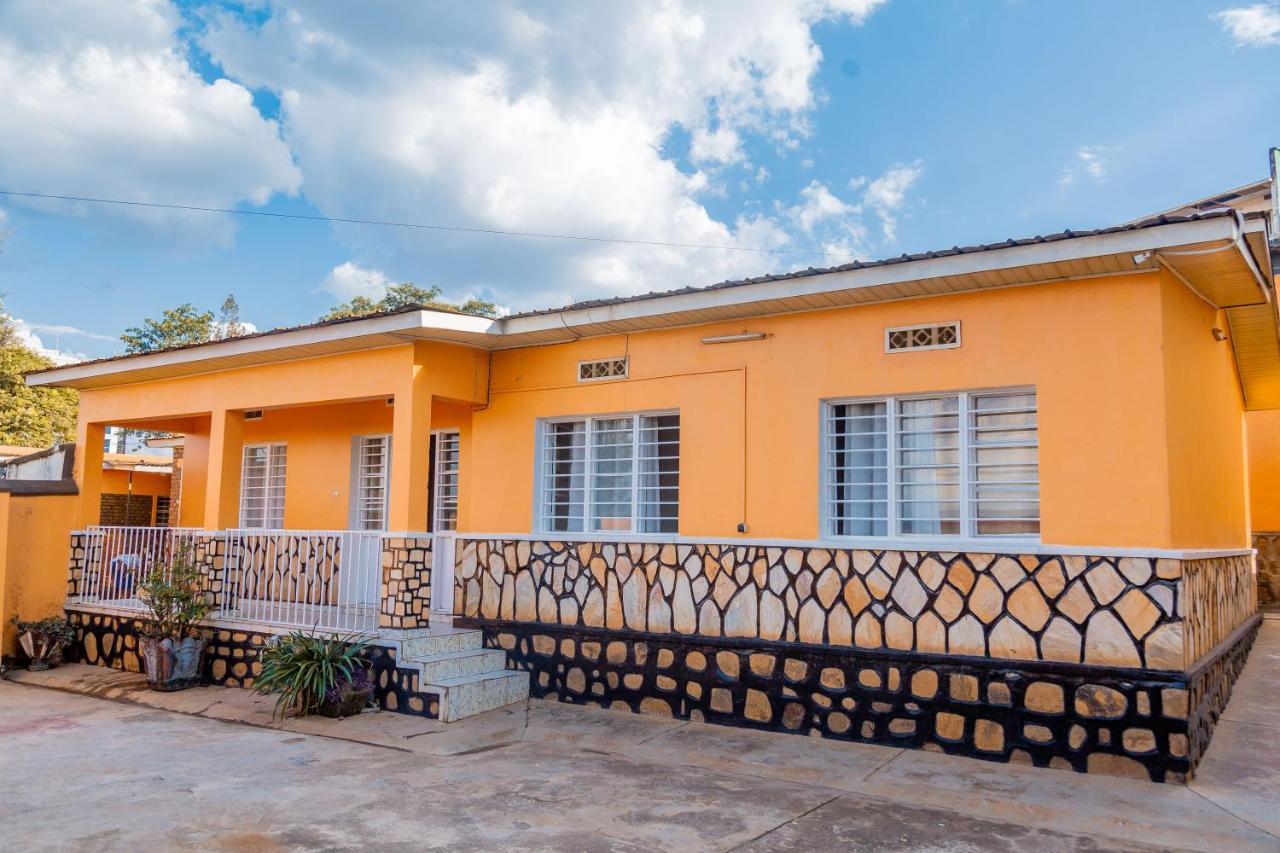 Auberge La Caverne Кигали Екстериор снимка