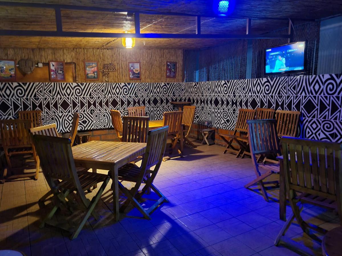 Auberge La Caverne Кигали Екстериор снимка