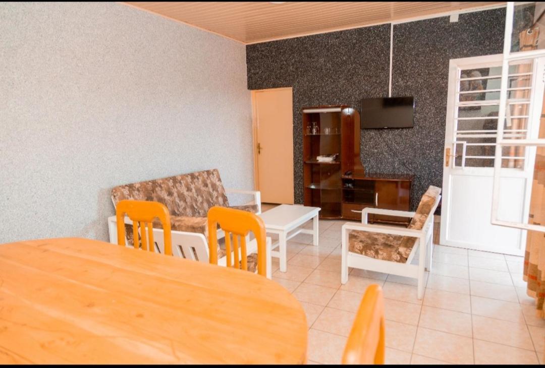 Auberge La Caverne Кигали Екстериор снимка