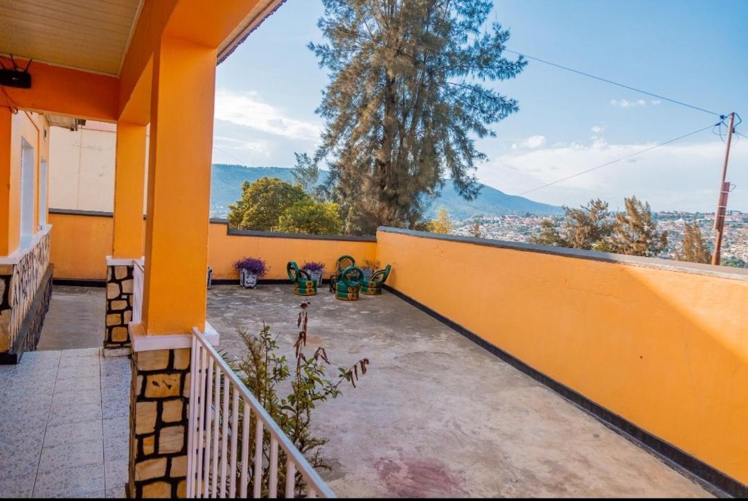 Auberge La Caverne Кигали Екстериор снимка