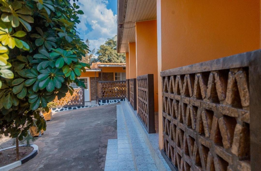 Auberge La Caverne Кигали Екстериор снимка
