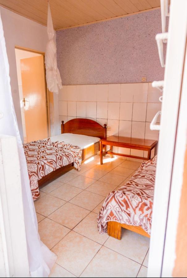 Auberge La Caverne Кигали Екстериор снимка