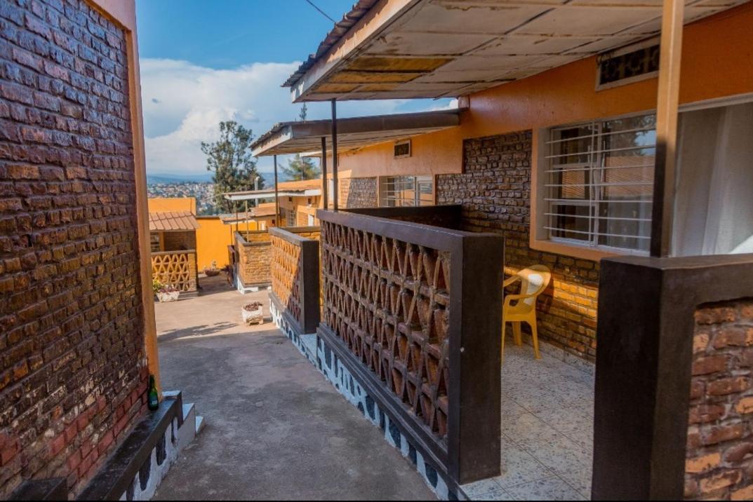 Auberge La Caverne Кигали Екстериор снимка